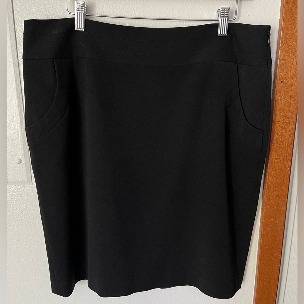 The Limited Studio 400 Black Zip-Up Pencil Skirt Women’s Size 12
